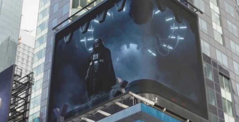 Times Square é assombrada por Darth Vader