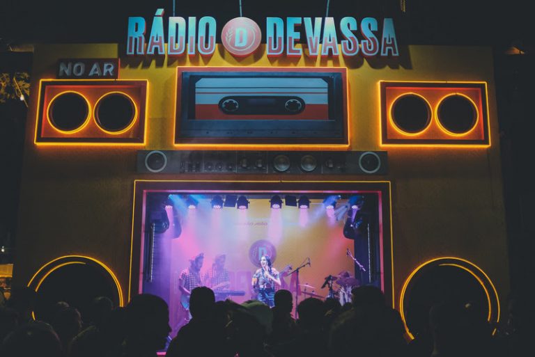 Rádio Devassa faz sucesso no São João de Caruaru