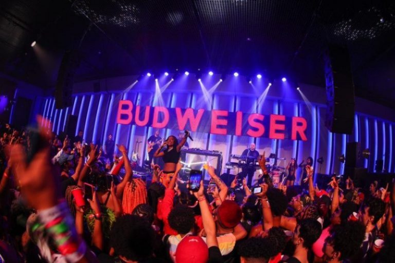 Budweiser leva Ludmilla ao Afropunk