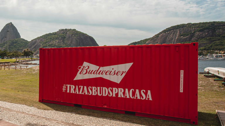 Contêiner da Budweiser chega ao Rio de Janeiro