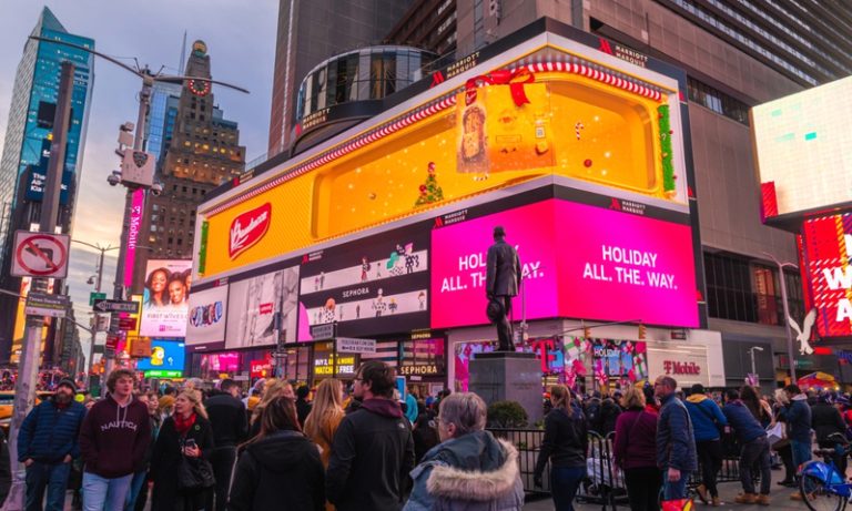 Bauducco lança primeiro posicionamento global com Ação de Natal na Times Square