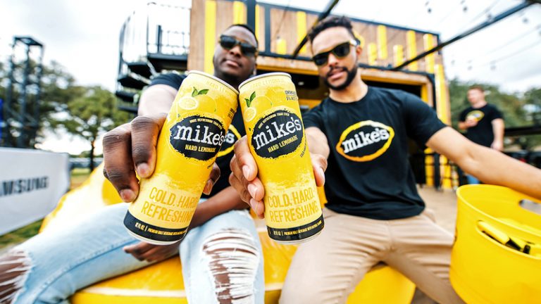 Mike's instalou quintal com bebidas no SXSW