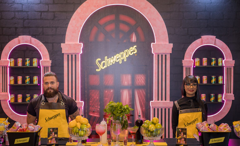 Mak produziu ação de endomarketing da Schweppes Tônica Rosé