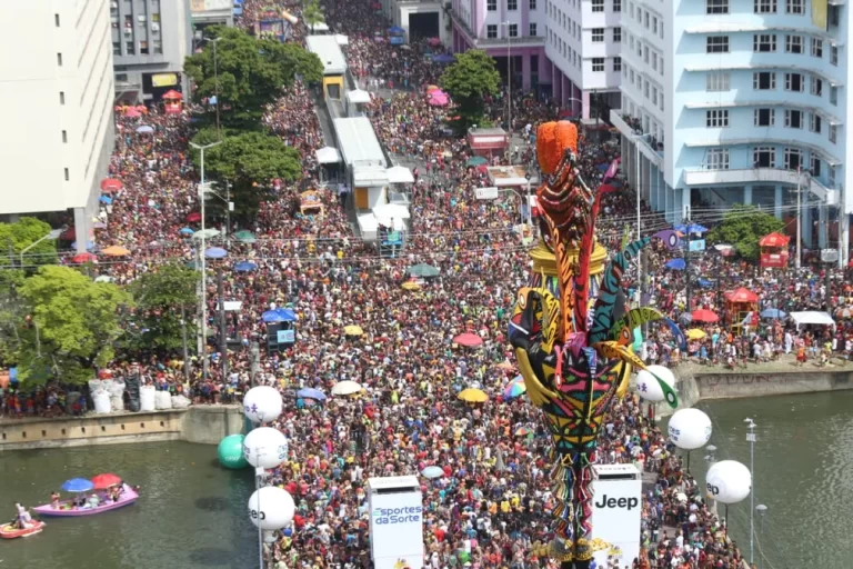 Sorriso promoveu experiência no bloco Galo da Madrugada