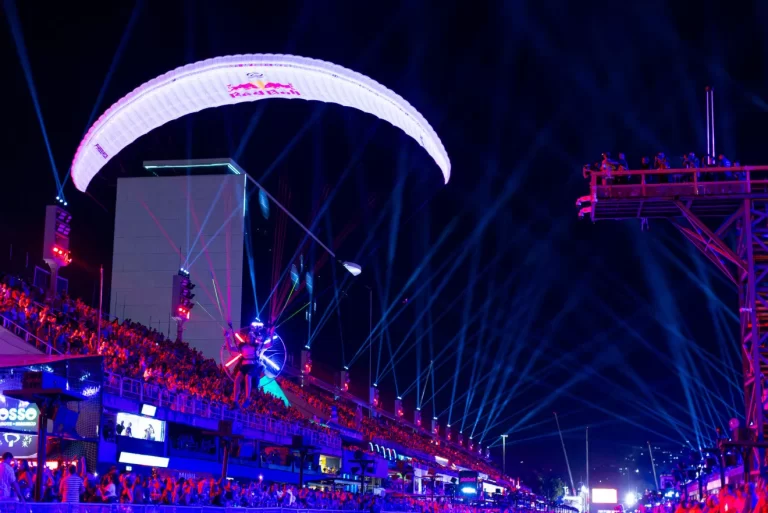 Red Bull iluminou o céu do Rio com um espetáculo de luzes