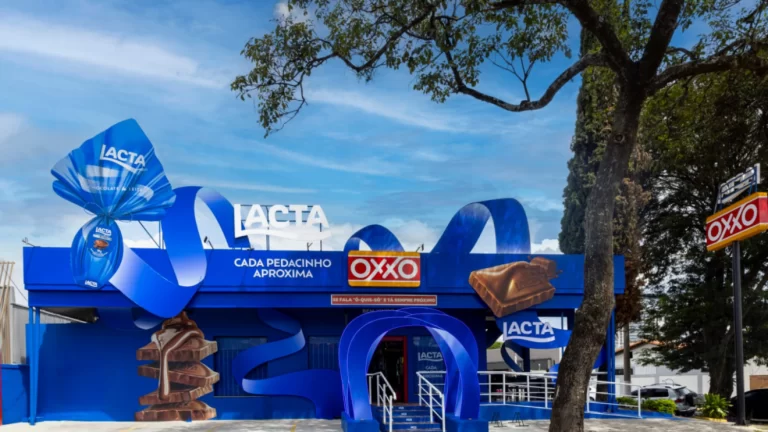 OXXO aposta em loja conceito para a Páscoa em parceria com a Lacta