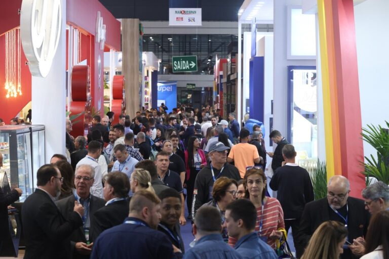 Neugebauer marca presença na 35ª edição da Exposuper