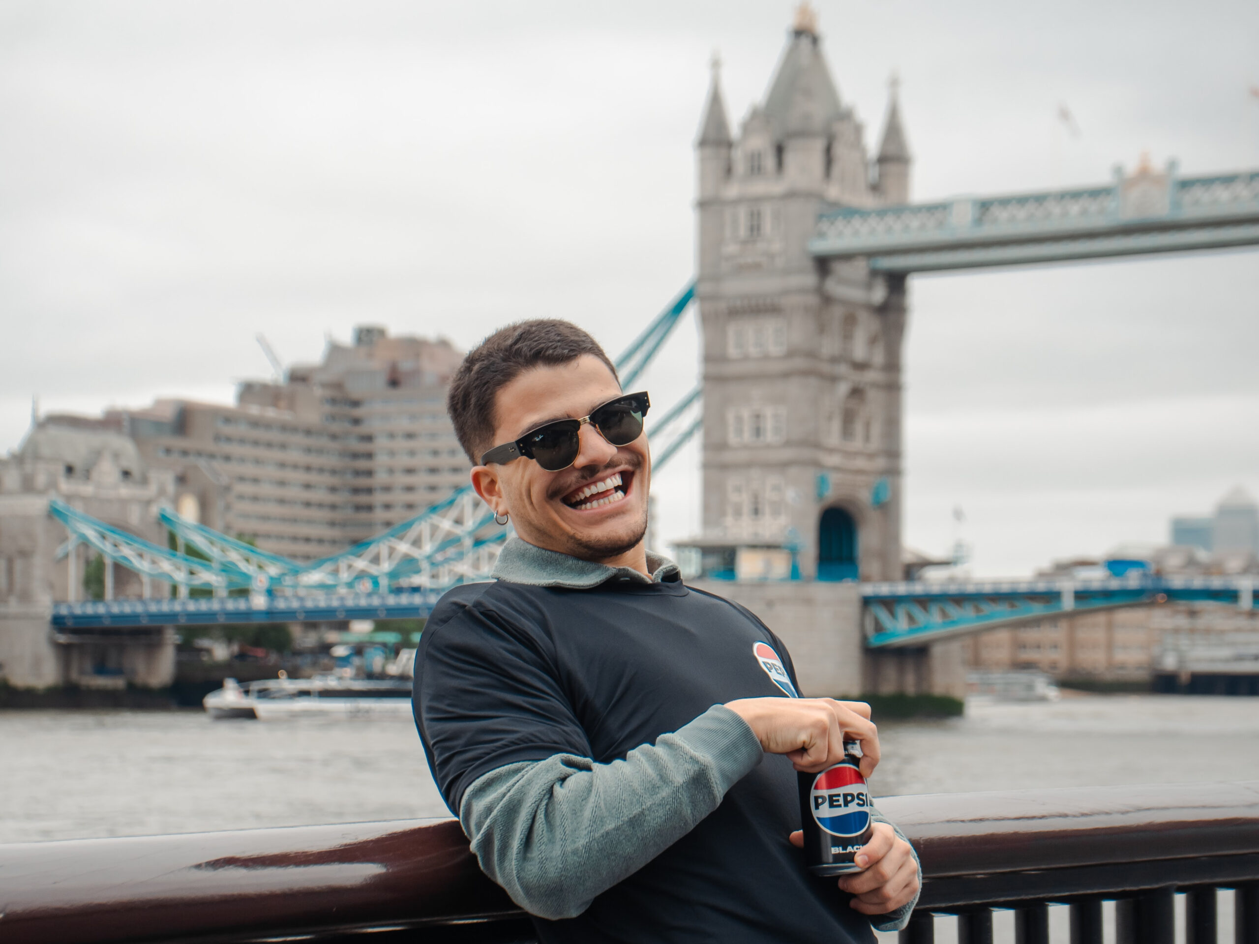 Patrocinadora oficial do campeonato, marca preparou uma cobertura especial da decisão, em Londres, com participação de Stenio Girardelli, conhecido como Lactea