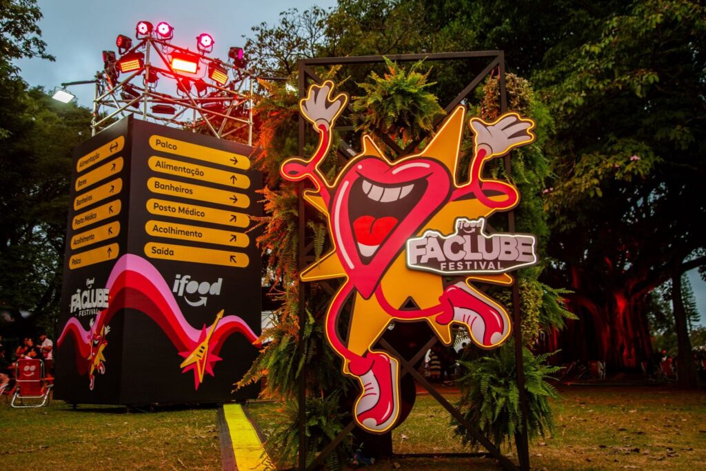 O Parque Ibirapuera, um dos pontos mais icônicos de São Paulo, foi palco de um evento memorável no dia 18 de julho. O iFood Fã Clube Festival, idealizado pela agência Red Door e realizado pelo iFood, reuniu mais de 10 mil pessoas em uma celebração única da música e da cultura pop.