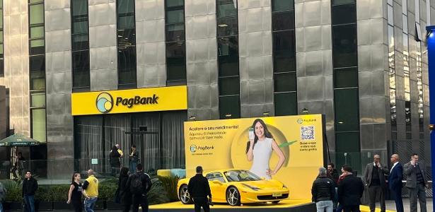 PagBank exibe luxuosa Ferrari amarela na Avenida Brigadeiro Faria Lima