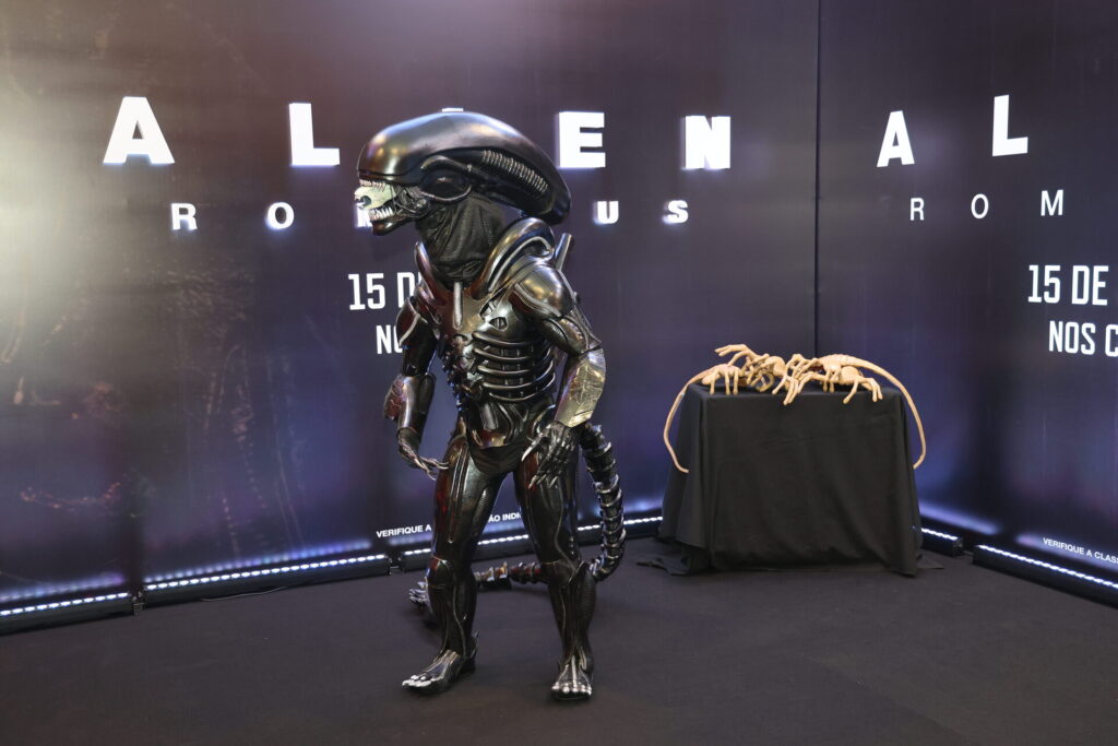 A cidade mineira de Varginha, conhecida por seus mistérios e avistamentos, preparou-se para receber um dos maiores eventos cinematográficos do ano. A franquia "Alien", sinônimo de terror e suspense, está de volta com "Alien: Romulus", que teve sua pré-estreia em Varginha, deixando fãs e curiosos em êxtase.