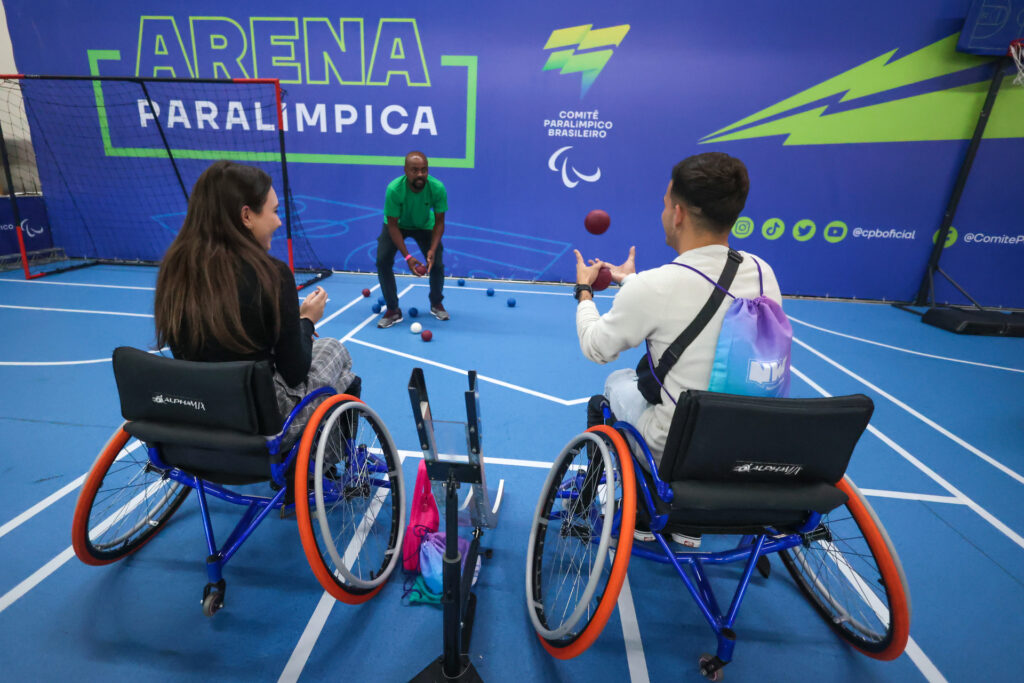 O Parque Ibirapuera, em São Paulo, está sendo palco de uma experiência única e gratuita para os amantes do esporte, com a transmissão ao vivo dos Jogos Paralímpicos de Paris 2024. A iniciativa da arena paralímpica é uma parceria entre a Braskem, maior produtora de resinas termoplásticas das Américas, e o Comitê Paralímpico Brasileiro (CPB).