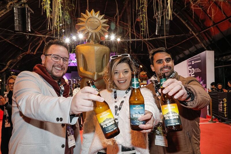 A Ambev, presente há 17 anos, participou como copatrocinadora no tapete vermelho com a marca Cerveza Patagônia.