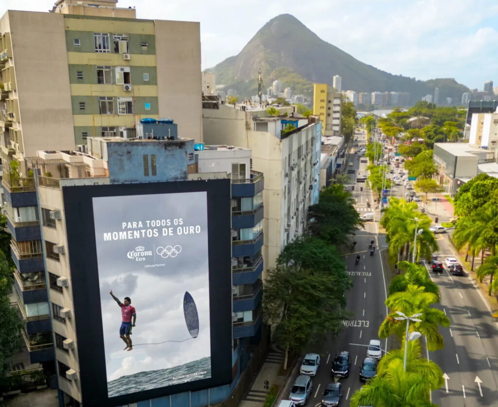 Vale lembrar que a Corona Zero já havia realizado uma ação em homenagem a Gabriel Medina no Rio de Janeiro, capital olímpica do Brasil. 