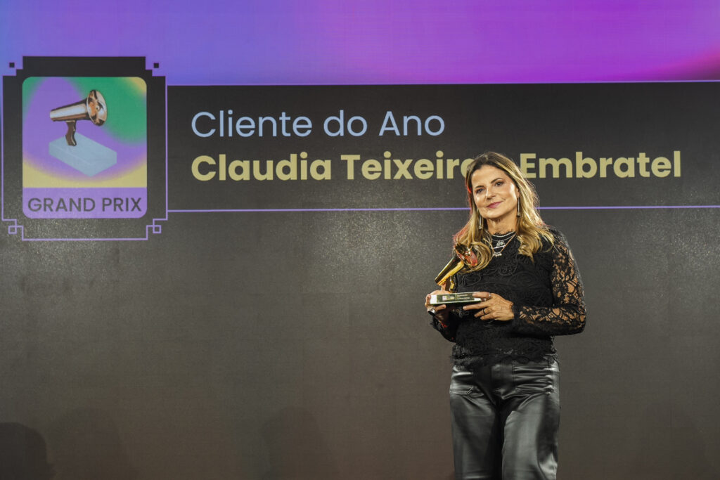 Além disso, a cliente da Eagle, Claudia Teixeira, do Grupo Pro, também foi laureada na categoria Cliente do Ano, consolidando a parceria de sucesso entre as duas empresas.