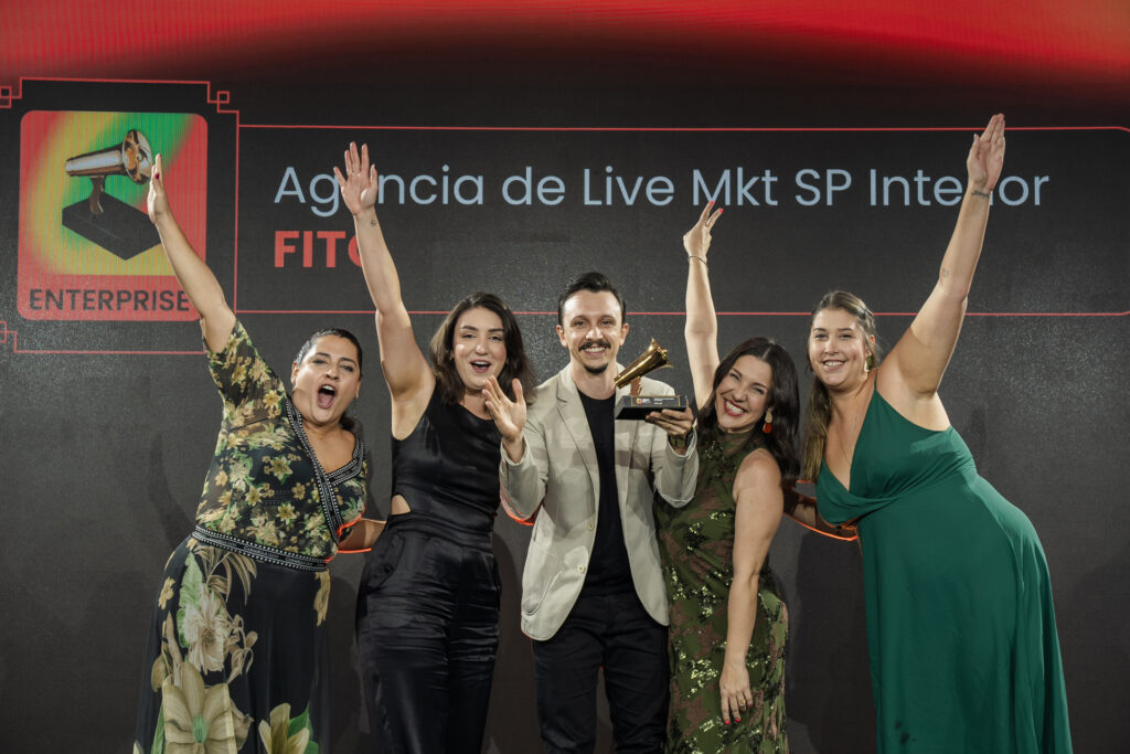 Time da Fito.ag comemora a conquista do Megafone de Ouro na categoria Agência de Live MKT SP Interior.