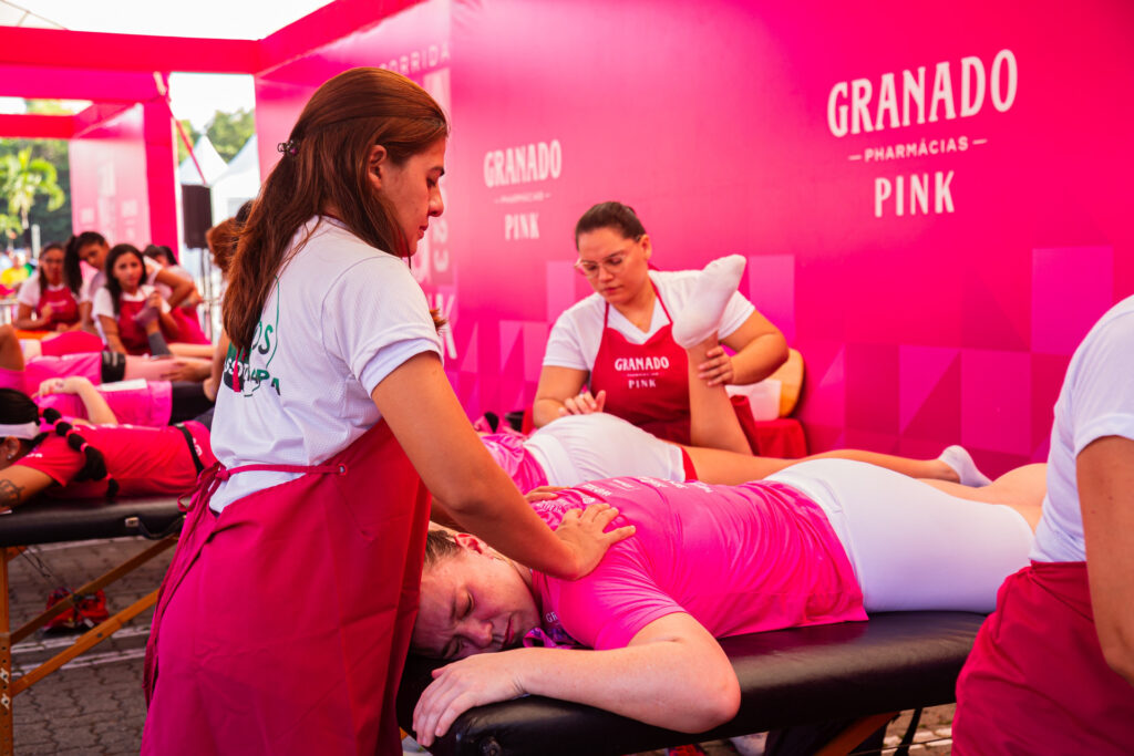 A Granado Pink vai muito além de uma simples corrida de rua. A organização do evento preparou uma série de atividades para proporcionar uma experiência completa às participantes, como massagens, esmaltação de unhas, café da manhã e sorteio de brindes.