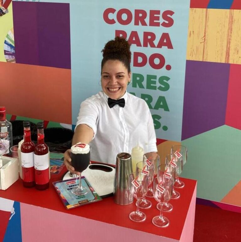 Iquine leva a festa para a Econ Nordeste com bar temático e drinks inspirados em seus produtos