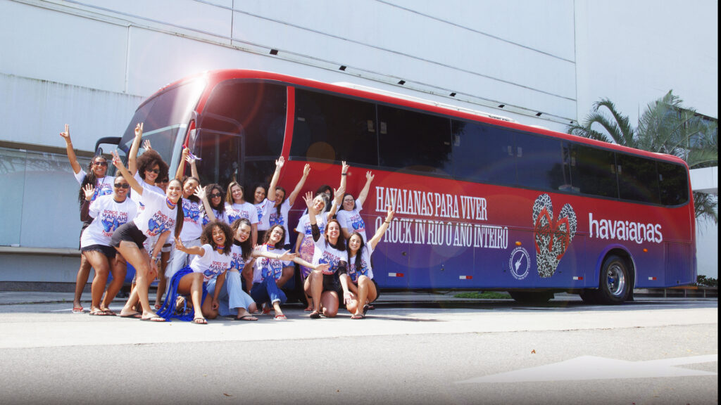 Em uma ação que celebrou a brasilidade e a paixão por música, a Havaianas reuniu 25 mulheres com o nome de Mariah, em referência à famosa cantora, para um dia especial no Rock in Rio. O "Bonde das Mariahs", realizado no último dia do festival, marcou o lançamento da coleção especial da marca em parceria com o evento.