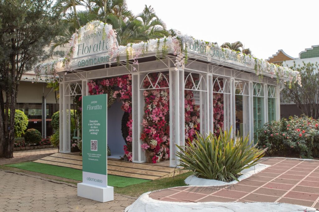 O Boticário está de volta à Expoflora, o maior evento de flores da América Latina, que acotece em Holambra, no interior de São Paulo. Até o dia 29 de setembro, os visitantes poderão vivenciar uma experiência única e gratuita no “Jardim Floratta”, um espaço dedicado ao universo das fragrâncias femininas mais queridas do estado.