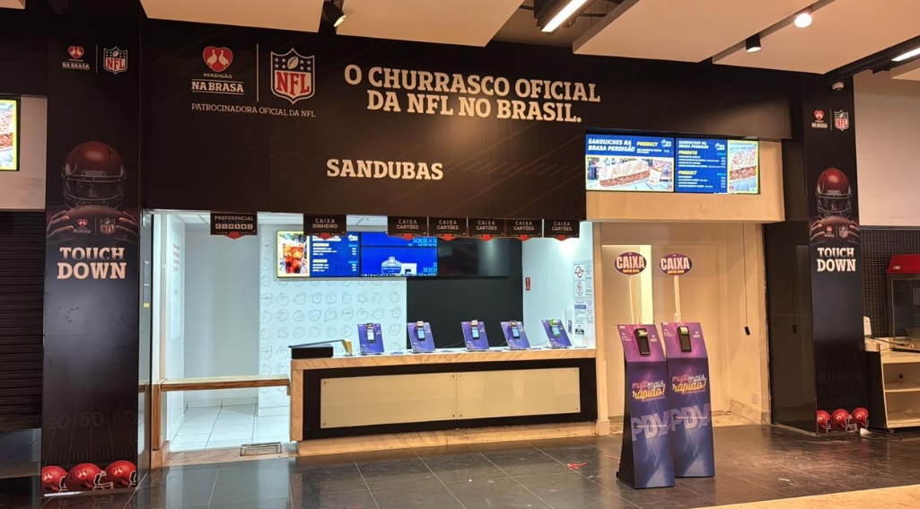 A National Football League (NFL) teve uma estreia marcante no Brasil, no dia 6 de setembro, com a presença de grandes marcas. Entre elas, a Perdigão na Brasa, que, com o apoio do Grupo MM, desenvolveu uma ativação completa e inovadora, transformando o evento em uma verdadeira experiência para os fãs de futebol americano e churrasco.