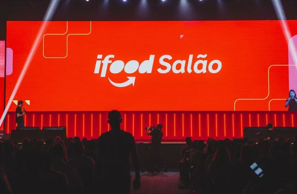 O iFood realiza em São Paulo, nos dias 25 e 26 de setembro, o iFood Move, o maior encontro para restaurantes da América Latina. O evento, que acontece no São Paulo Expo, reúne cerca de 10 mil empreendedores e entusiastas do setor de food delivery para compartilhar experiências, conhecer as últimas tendências e impulsionar o crescimento de seus negócios.