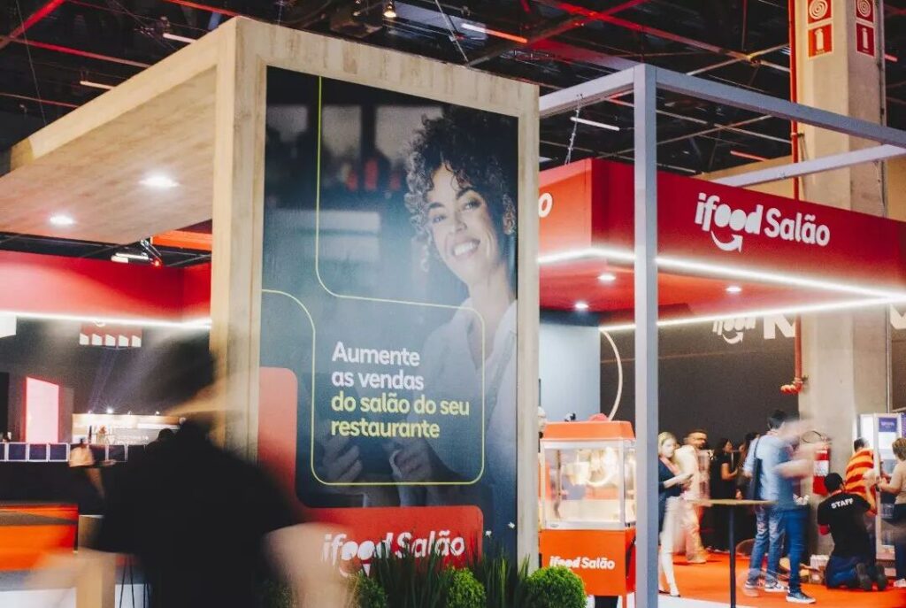 O iFood realiza em São Paulo, nos dias 25 e 26 de setembro, o iFood Move, o maior encontro para restaurantes da América Latina. O evento, que acontece no São Paulo Expo, reúne cerca de 10 mil empreendedores e entusiastas do setor de food delivery para compartilhar experiências, conhecer as últimas tendências e impulsionar o crescimento de seus negócios.
