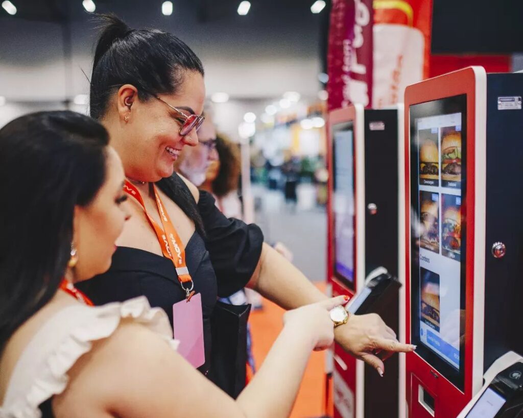 O iFood realiza em São Paulo, nos dias 25 e 26 de setembro, o iFood Move, o maior encontro para restaurantes da América Latina. O evento, que acontece no São Paulo Expo, reúne cerca de 10 mil empreendedores e entusiastas do setor de food delivery para compartilhar experiências, conhecer as últimas tendências e impulsionar o crescimento de seus negócios.