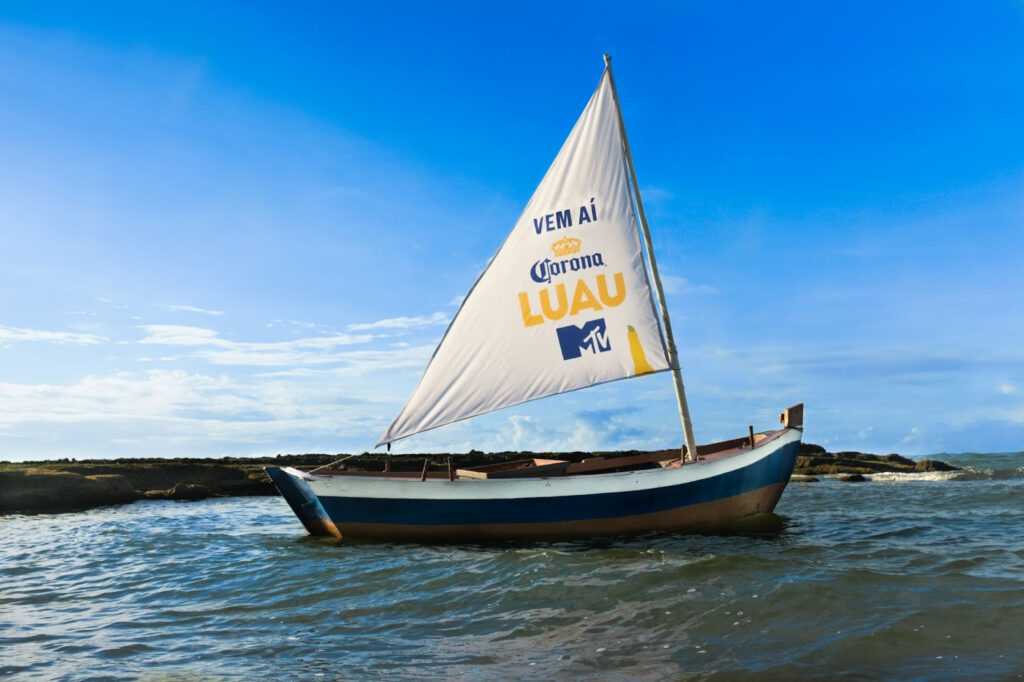 A MTV Brasil e a Corona, marca premium de cerveja da Ambev, anunciaram com entusiasmo o retorno do icônico programa Corona Luau MTV. A volta da atração, que celebra os 10 anos da Corona no Brasil, promete reviver a magia dos anos 2000 e celebrar o verão brasileiro em grande estilo.