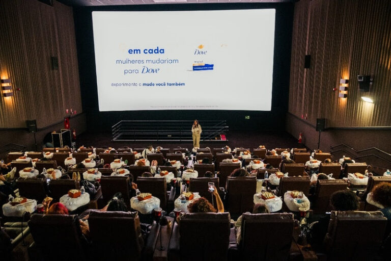 Dove leva experiência para salas de cinema e comprova preferência por suas Barras de Beleza