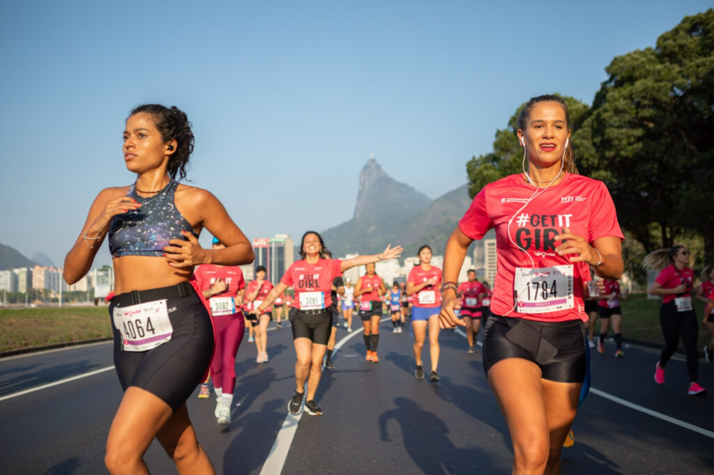 A capital federal recebe, no dia 27 de outubro, a inédita edição da Girl Power Run, um evento esportivo que celebra a força e a união das mulheres. Com inscrições abertas para os percursos de 5km e 10km, a corrida, que já foi um sucesso no Rio de Janeiro, promete reunir milhares de atletas no Parque da Cidade, na Asa Sul.