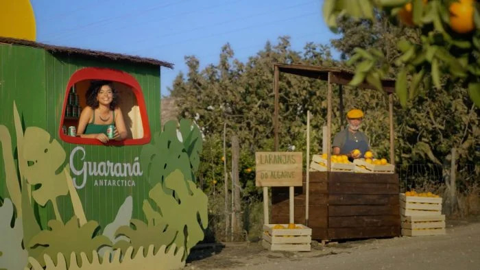 Guaraná Antarctica celebra a tradição brasileira com drive-thru de pomar em Portugal