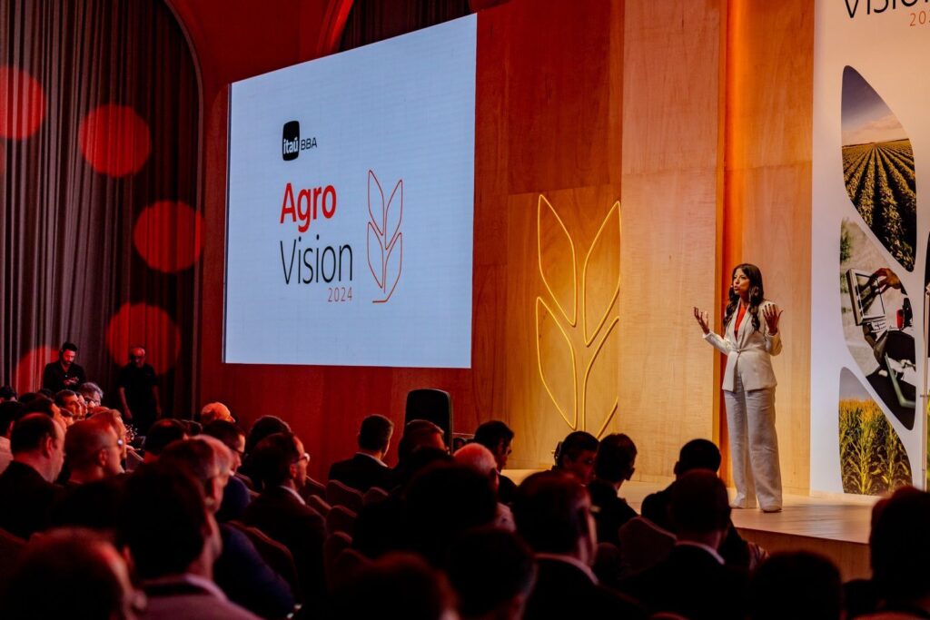 O Itaú BBA, em parceria com a  tm1 Brand Experience, realizou, no dia 17 de outubro, um evento histórico para o agronegócio brasileiro: o Itaú BBA Agro Vision. Acompanhado por produtores, investidores e especialistas do setor, o evento proporcionou um espaço para troca de conhecimento, ideias e apresentação de novas soluções e tecnologias para impulsionar o crescimento do agronegócio nacional.