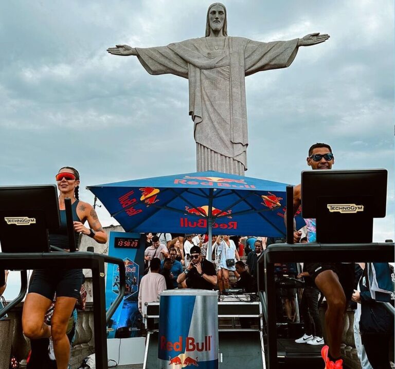 Agência Haute leva Red Bull 24h para o topo do Cristo Redentor