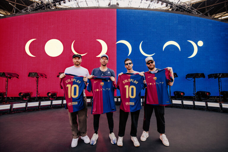 Spotify estampa o Coldplay na camisa do FC Barcelona em ação histórica