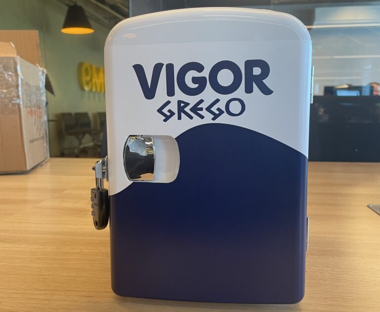 Vigor comemora o Dia da Sobremesa e envia mini geladeiras para influenciadores