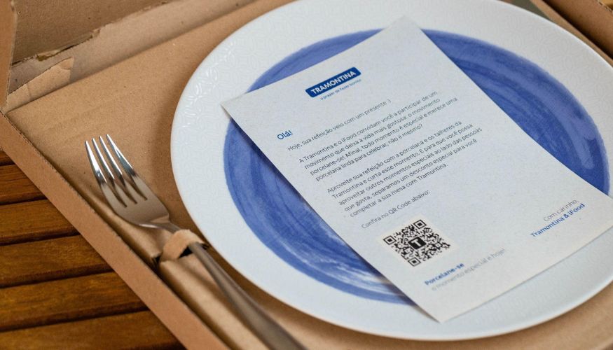 A Tramontina, em parceria com o iFood, acaba de lançar a campanha “Porcelane-se – O momento especial é hoje”, que promete transformar a forma como as pessoas enxergam a porcelana. Com o objetivo de quebrar o estigma de que as peças de porcelana são reservadas para ocasiões especiais, a marca irá distribuir aleatoriamente porcelanas das linhas Ingrid e Soho para clientes que realizarem pedidos pelo iFood em São Paulo durante o mês de outubro.