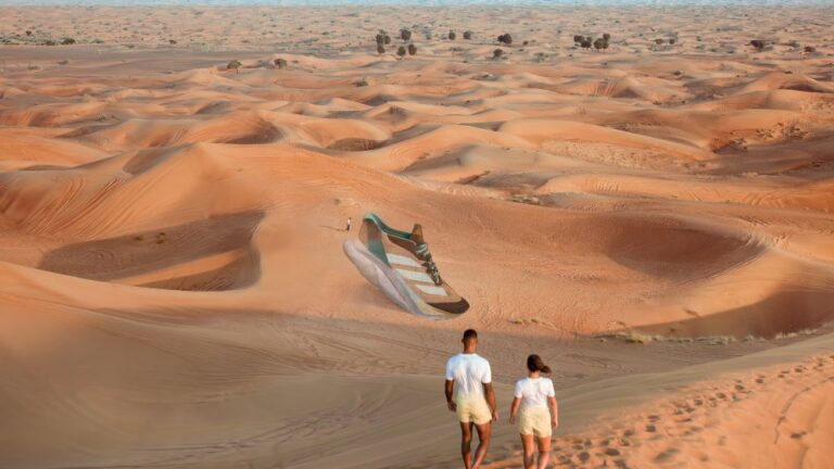 adidas transforma deserto nos Emirados Árabes com instalação artística de tênis de corrida