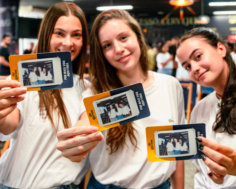 Agência if faz reunião estratégica da Ambev virar festa do verão Corona