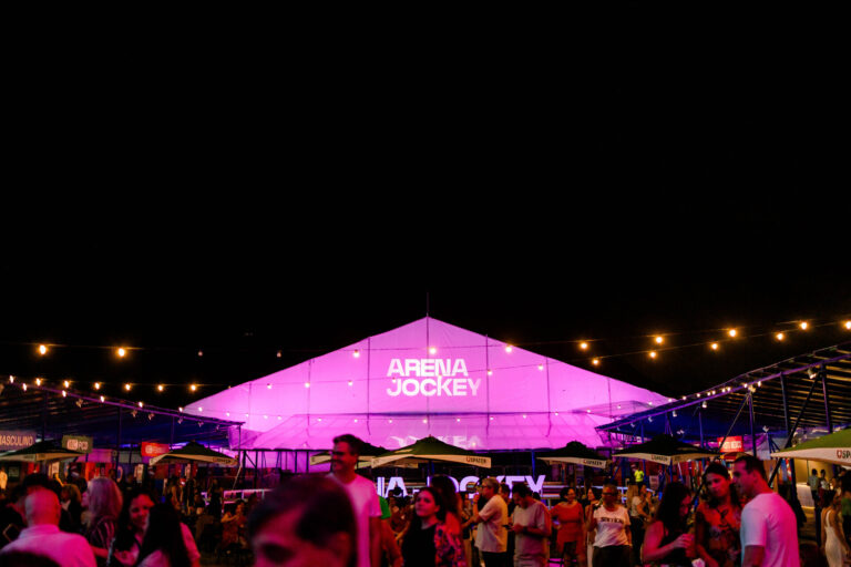 Arena Jockey tem identidade visual assinada pela Esfera JUÁ e patrocínio de Spaten