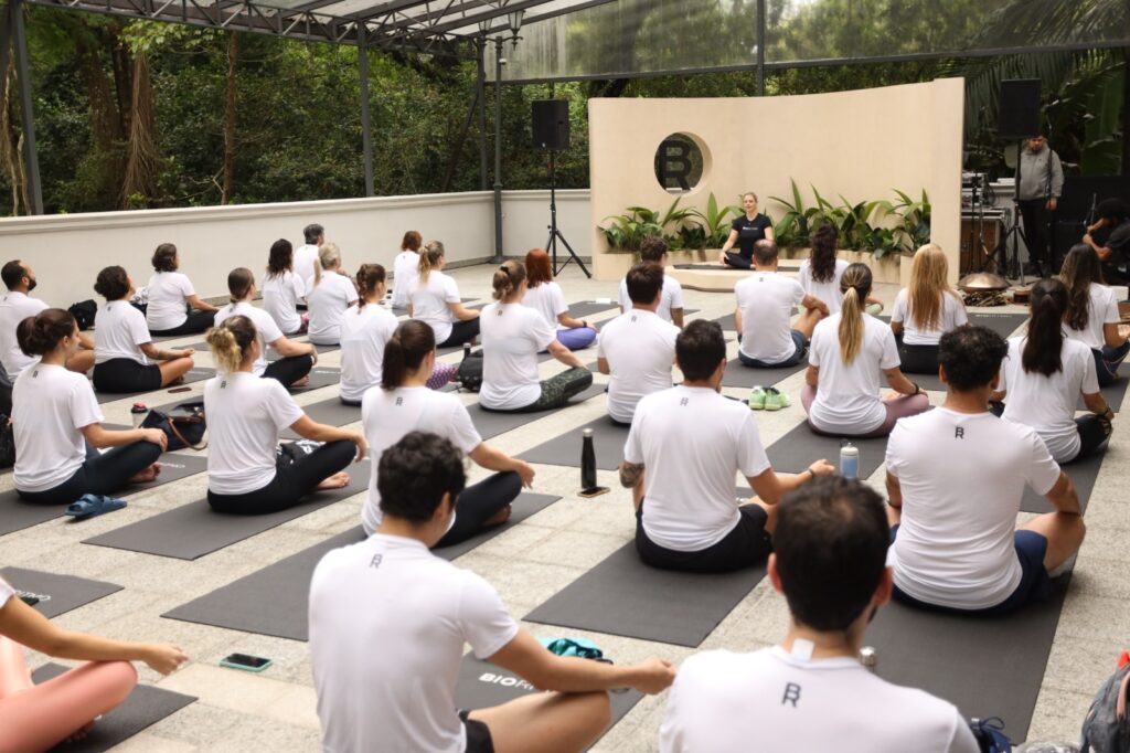 Em um sábado ensolarado, no dia 9 de novembro, a Bio Ritmo, rede de academias de ginástica, realizou a primeira edição do The Power of Wellness, um evento exclusivo que celebrou a força da atividade física para a saúde física e mental. O evento, restrito a convidados da marca, aconteceu no icônico Palácio Tangará, hotel de luxo localizado em um oásis paulistano com paisagismo assinado por Burle Marx.