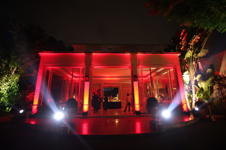 Red Door produz cocktail party da Ferragamo inspirada em Audrey Hepburn