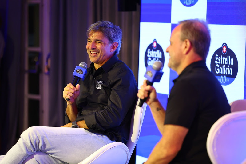 A Estrella Galicia, marca espanhola de cervejas e patrocinadora oficial da McLaren, reuniu, no dia 31/10, os pilotos Lando Norris e Oscar Piastri para um bate-papo especial em São Paulo. O encontro exclusivo, que contou com a mediação dos ex-pilotos brasileiros Rubens Barrichello e Cristian Fitipalti, proporcionou aos fãs um momento único para conhecer mais sobre os astros da Fórmula 1.