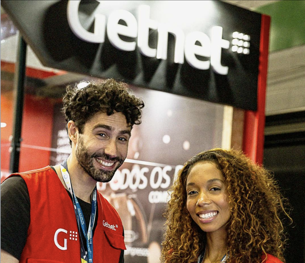 A agência R8 Live mais uma vez demonstrou sua expertise em criar experiências únicas e impactantes, desta vez desenvolvendo um projeto inovador e sustentável para o Santander e Getnet na Expo Franchising ABF Rio, realizada de 7 a 9 de novembro, no Riocentro.