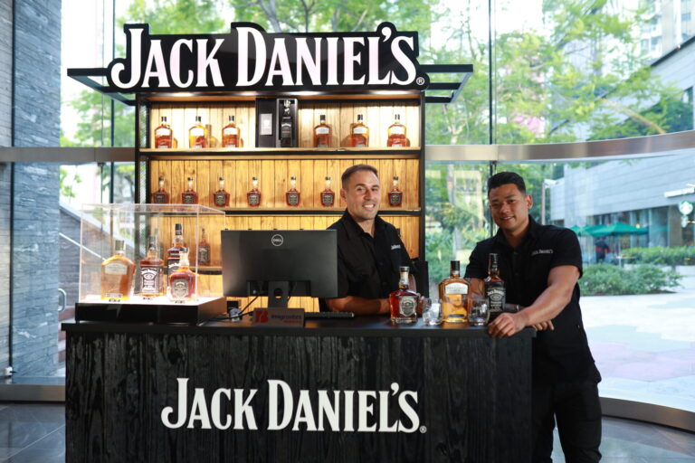 Jack Daniel's inaugura lojas pop-up exclusivas em São Paulo e oferece experiência única