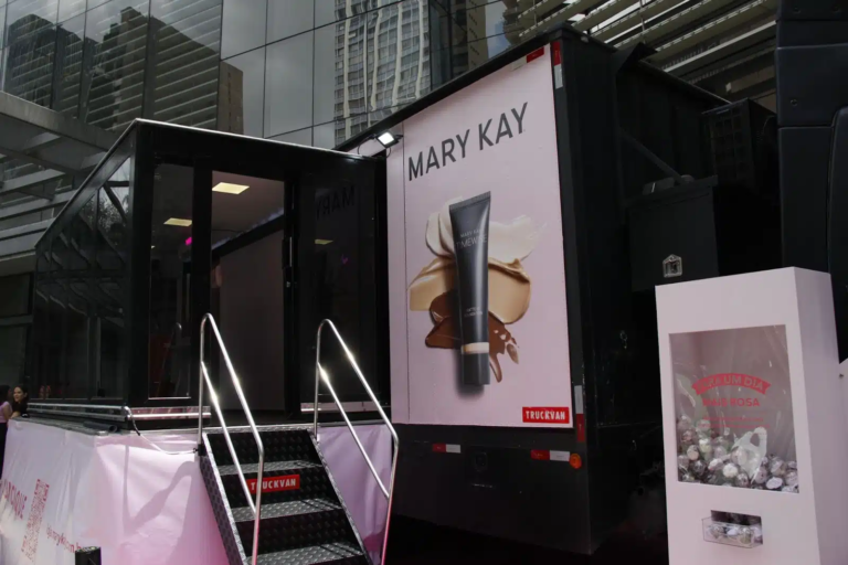 Mary Kay promove experiência de beleza única com caminhão rosa interativo em SP