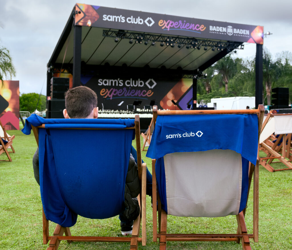 Em uma noite mágica, o Sam's Club transformou o Parque Villa Lobos em um grande palco para celebrar sua nova fase de expansão no Brasil. O evento gratuito "Sam's Club Experience", em parceria com a cervejaria Baden Baden, proporcionou aos sócios e visitantes da capital paulista uma experiência única, com direito a show de luzes, música clássica e um espetáculo de drones que iluminou o céu de São Paulo.