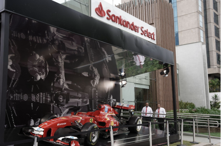 Santander e .be comunica realizam exposição inédita da Ferrari no coração financeiro de SP