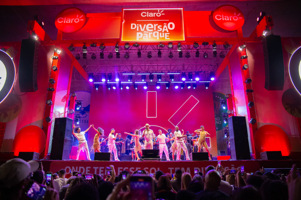 A Claro traz de volta o Claro Diversão no Parque, evento gratuito que reúne música, esportes e tecnologia 5G em um único lugar. A iniciativa, que acontece aos sábados e domingos, de 2 a 24 de novembro no Parque de Madureira, e no dia 30 de novembro no Skate Parque de Niterói, promete agitar as cidades e conectar as pessoas com o que elas mais gostam.