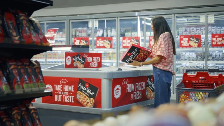 Pizza Hut faz brincadeira com pizza congelada em supermercados do Oriente Médio